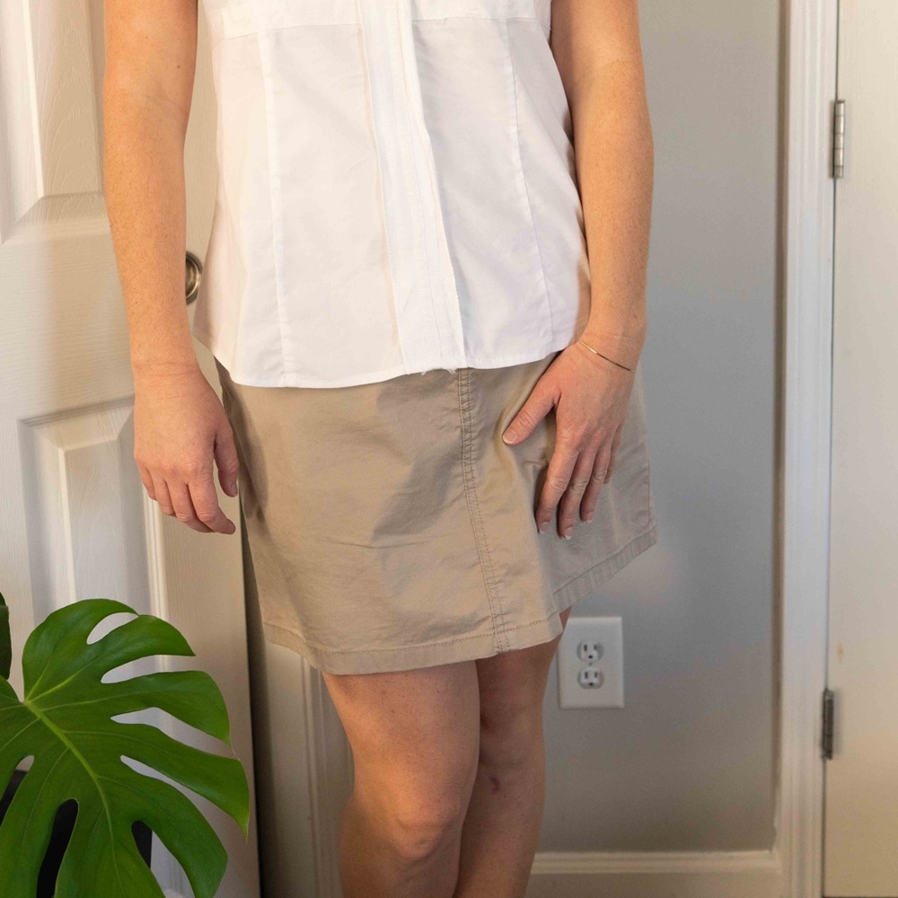 Croft & Barrow Stretch Skort khaki Size 10 - Picture 6 of 8